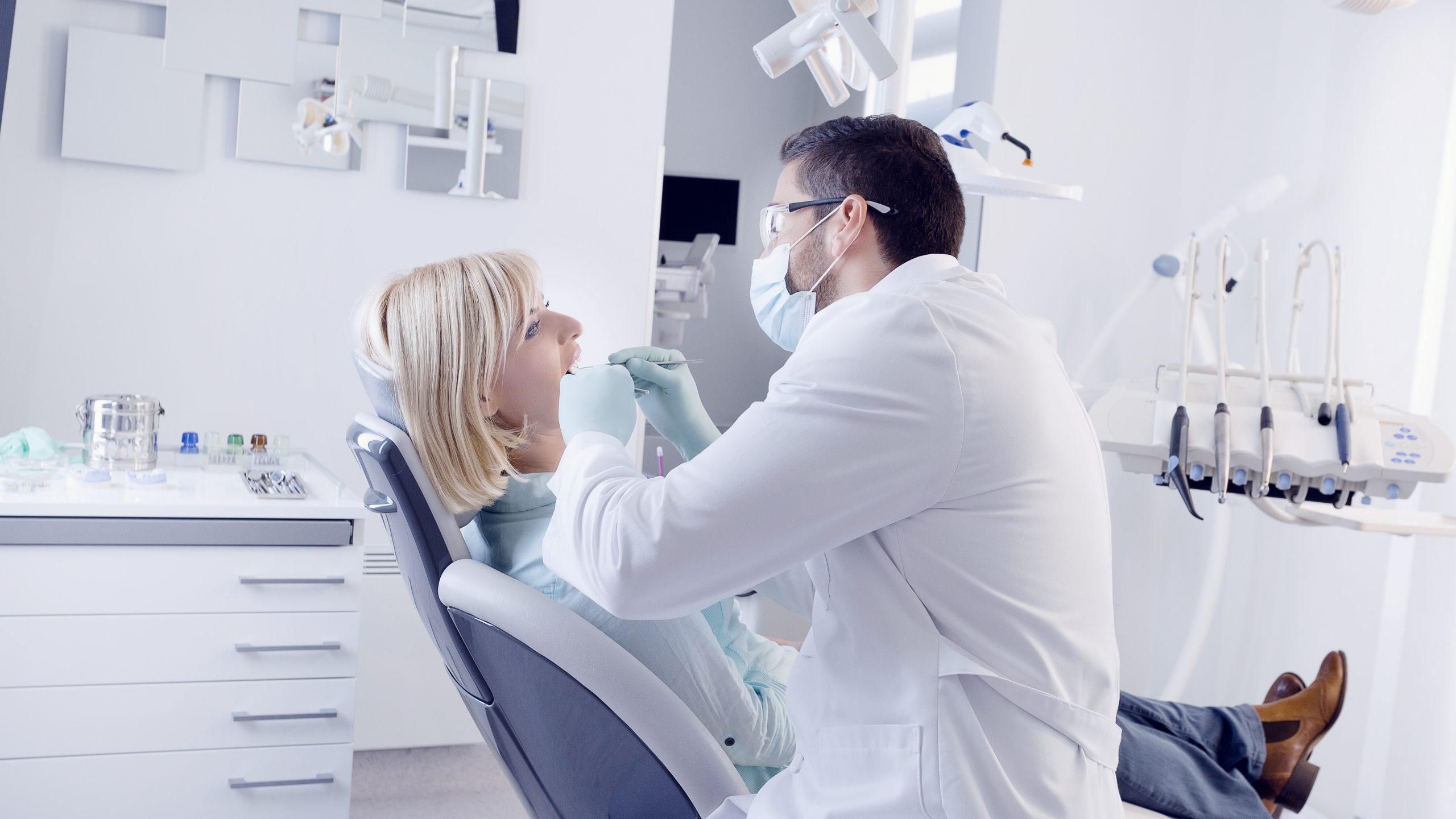 Dentist in Woodland Hills, CA